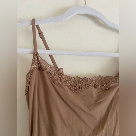 Skims Fits Everybody Lace Maxi Long Slip Dress Size Small Tan Cream - Picture 6 of 11